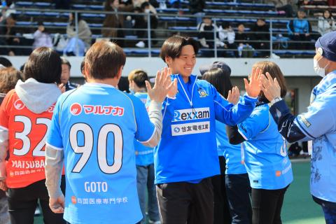 ウォーミングアップ前ハイタッチ